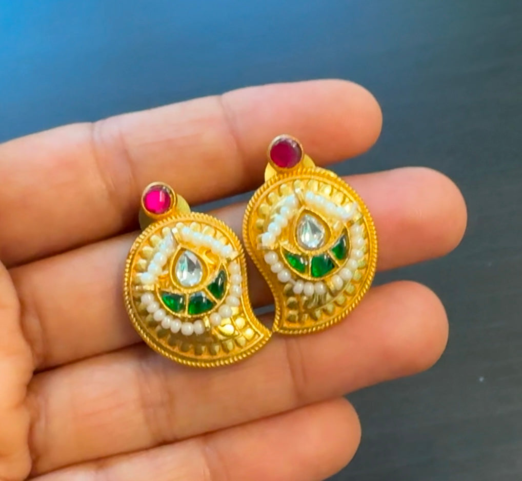 Gold  Paisley Jadau Kundan Studs (101-38)