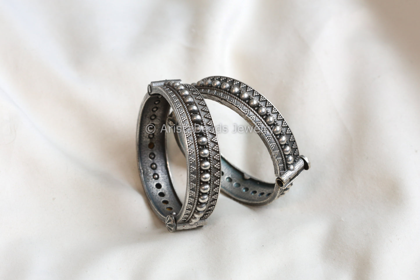 Openable Silver tone Bangle (2.6 Openable) (ABJ-B101-1)