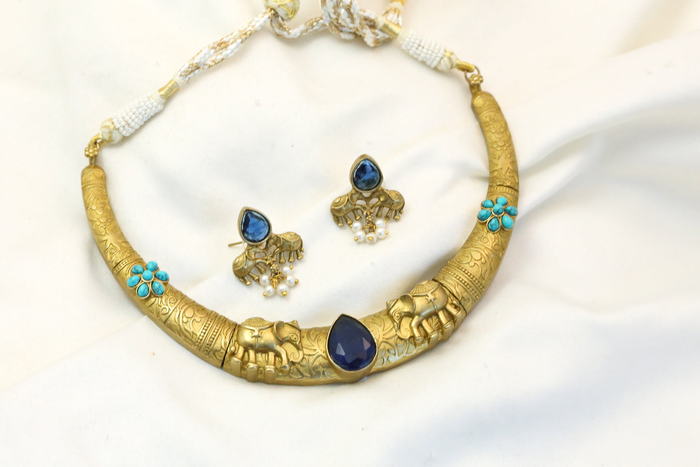 Antique Gold Tone Blue Necklace Set  (T102-53)